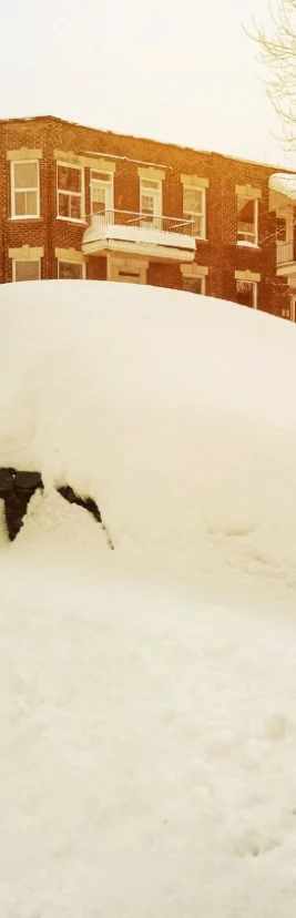 Automobiles prises dans un banc de neige (642px X 812px) Automobiles prises dans un banc de neige (642px X 812px)